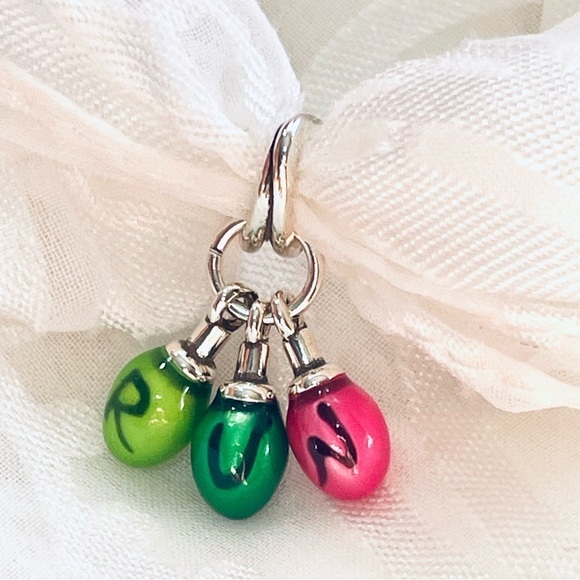 ⚡ NWOT Stranger Things Glow-in-the-Dark "Run" Charm ✨ - Picture 2 of 16